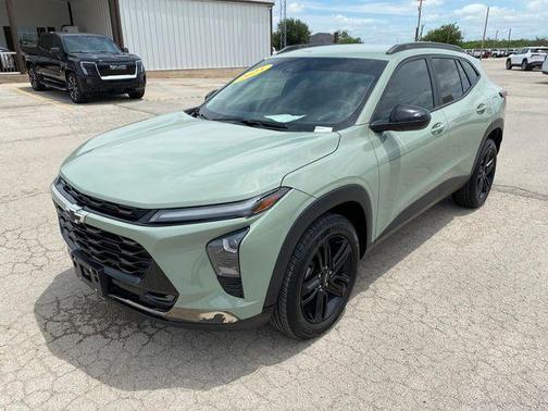 Green 2025 Chevrolet Trax ACTIV