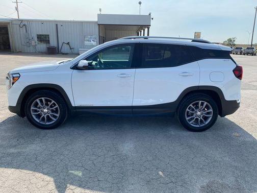 Summit White 2024 GMC Terrain SLT