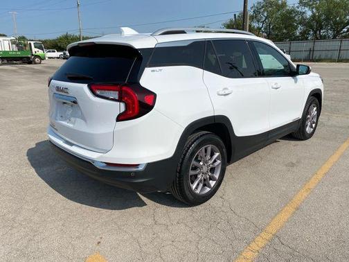 Summit White 2024 GMC Terrain SLT