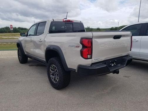 White Sand 2026 Chevrolet Colorado ZR2