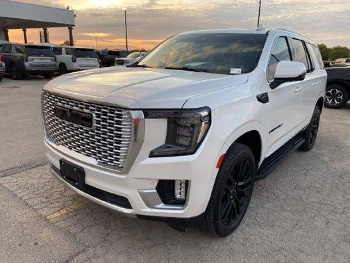 White Frost Tri-Coat 2024 GMC Yukon Denali
