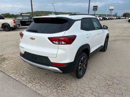 Summit White 2026 Chevrolet Trailblazer LT
