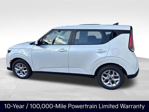 Snow White Pearl 2023 Kia Soul LX