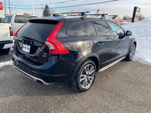 2017 Volvo V60 Cross Country T5