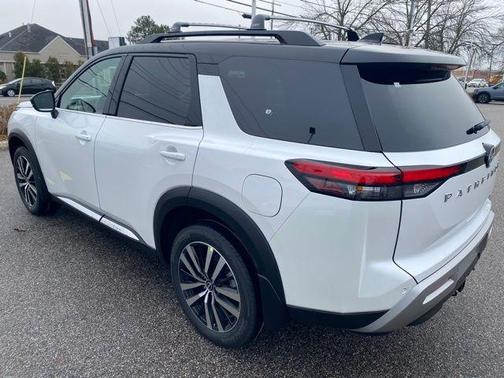 2025 Nissan Pathfinder Platinum 4WD