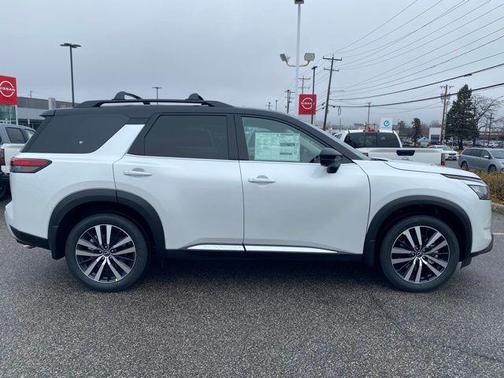 2025 Nissan Pathfinder Platinum 4WD