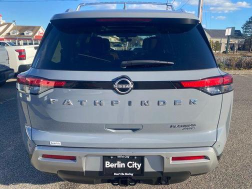 2023 Nissan Pathfinder Platinum 4WD