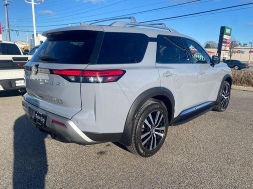 2023 Nissan Pathfinder Platinum 4WD