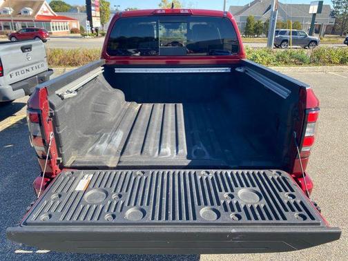 2024 Nissan Frontier SL