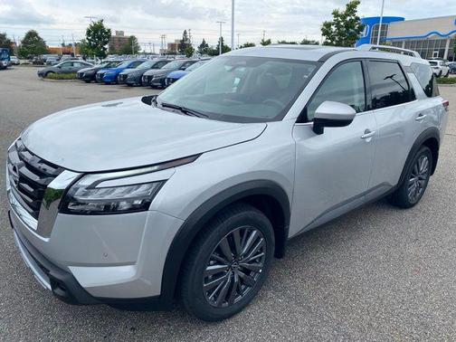 2025 Nissan Pathfinder SL 4WD
