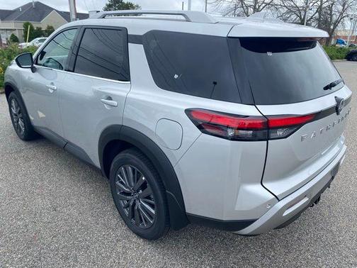 2025 Nissan Pathfinder SL 4WD