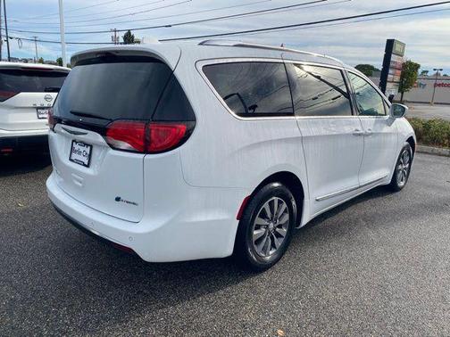 2019 Chrysler Pacifica Hybrid Touring L