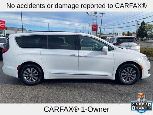 2019 Chrysler Pacifica Hybrid Touring L