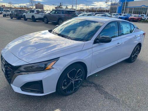 2025 Nissan Altima SR AWD