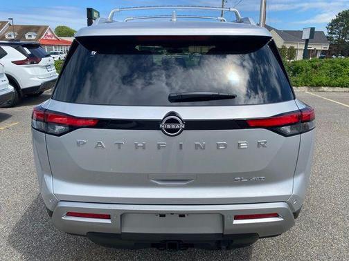 2025 Nissan Pathfinder SL 4WD