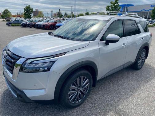 2025 Nissan Pathfinder SL 4WD
