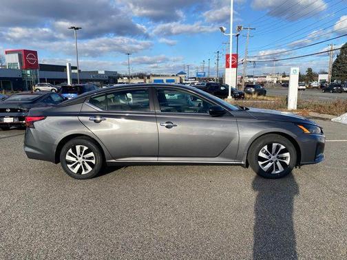 2025 Nissan Altima S FWD