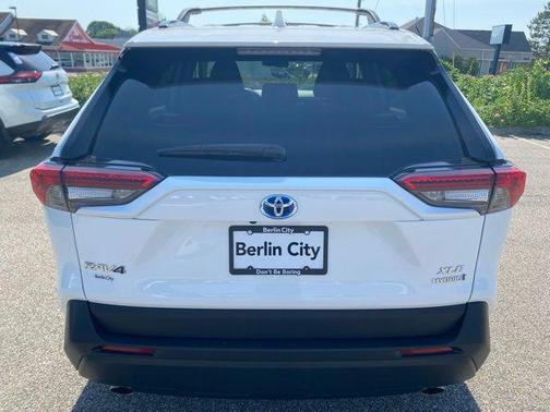 2021 Toyota RAV4 Hybrid XLE
