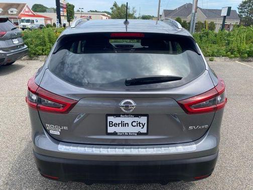 2022 Nissan Rogue Sport SV
