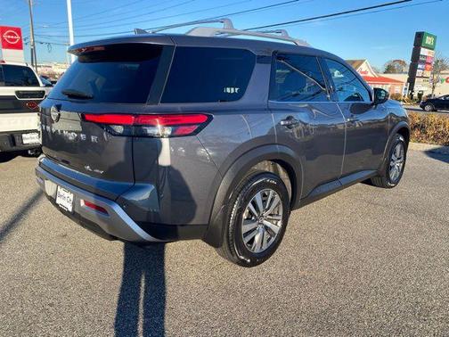 2024 Nissan Pathfinder SL 4WD