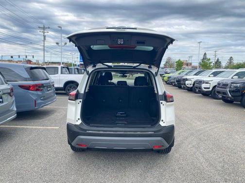 Pearl White Tricoat 2023 Nissan Rogue SV