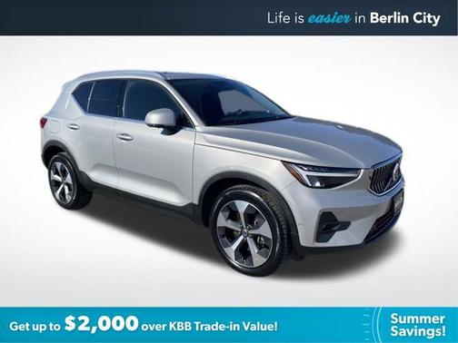 2023 Volvo XC40 B5 Plus Bright Theme