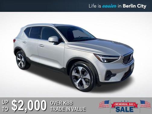 2023 Volvo XC40 B5 Plus Bright Theme