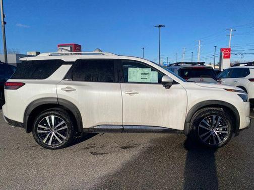 2025 Nissan Pathfinder Platinum 4WD