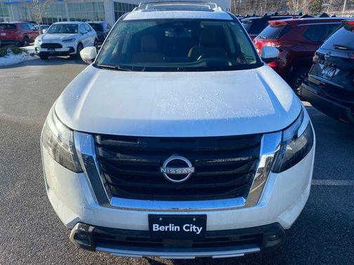 2025 Nissan Pathfinder Platinum 4WD