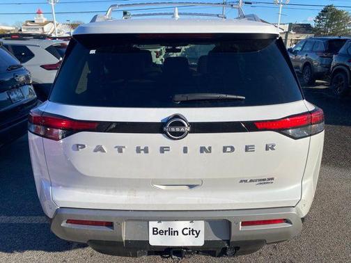 2025 Nissan Pathfinder Platinum 4WD