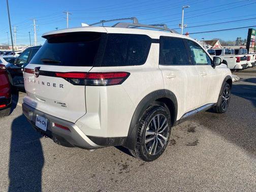 2025 Nissan Pathfinder Platinum 4WD