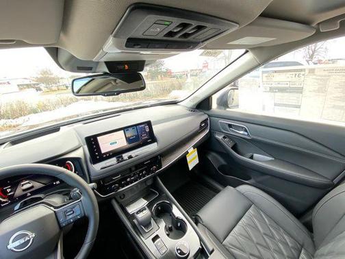 2025 Nissan Rogue Platinum