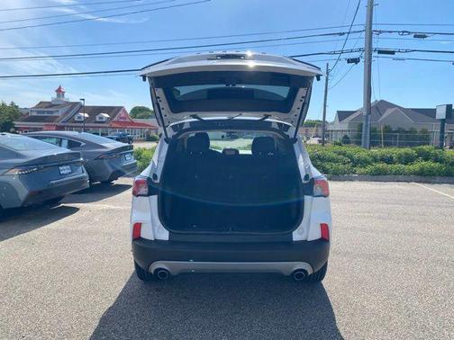 Oxford White 2020 Ford Escape SE