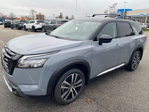 2025 Nissan Pathfinder Platinum 4WD