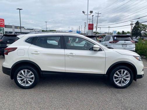 2022 Nissan Rogue Sport SV