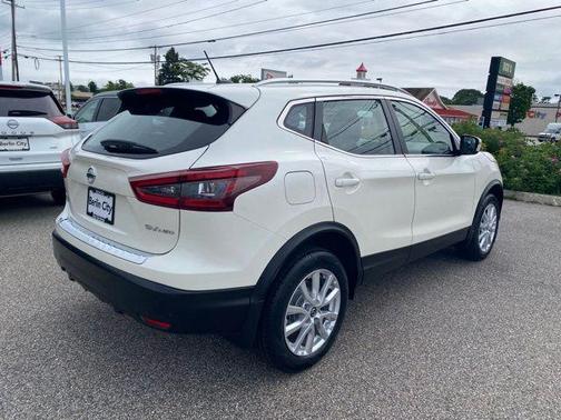 2022 Nissan Rogue Sport SV