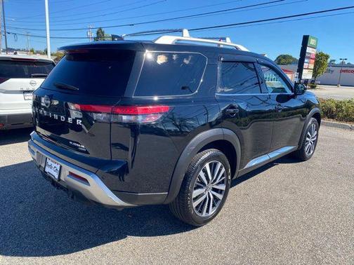 2022 Nissan Pathfinder Platinum 4WD