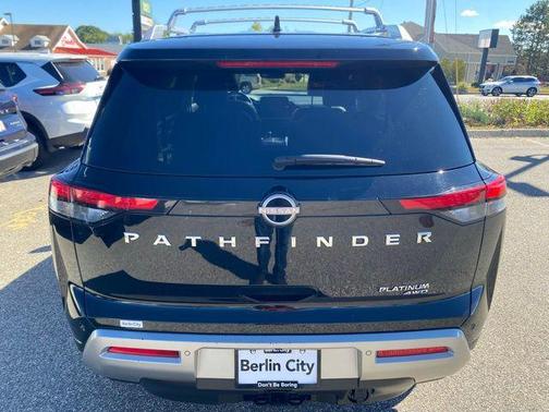 2022 Nissan Pathfinder Platinum 4WD
