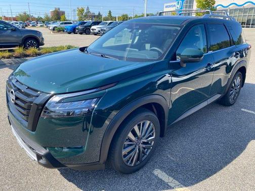 2025 Nissan Pathfinder SL 4WD