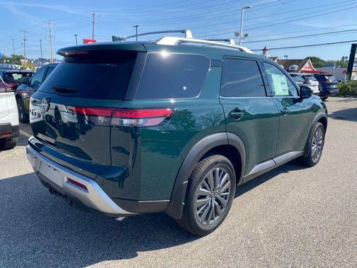 2025 Nissan Pathfinder SL 4WD