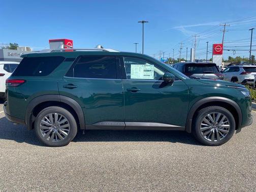 2025 Nissan Pathfinder SL 4WD
