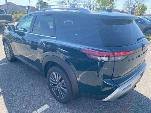 2025 Nissan Pathfinder SL 4WD