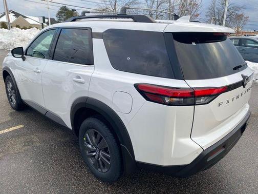 2025 Nissan Pathfinder SV 4WD