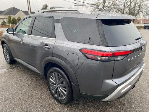 2025 Nissan Pathfinder SL 4WD