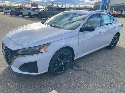 2025 Nissan Altima SR AWD