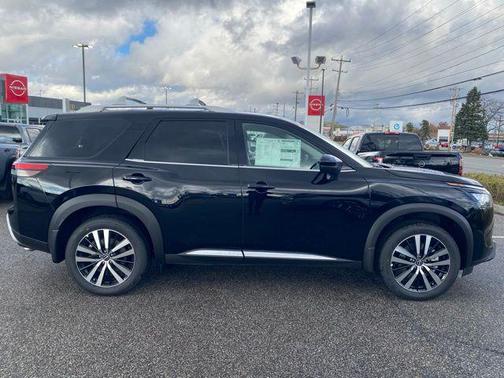 2025 Nissan Pathfinder Platinum 4WD
