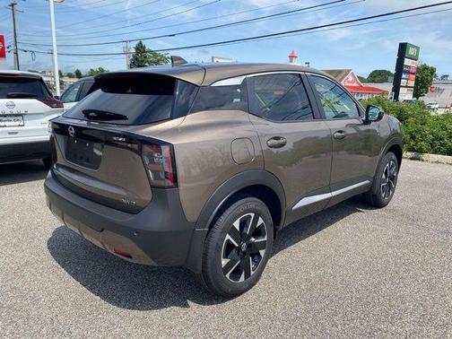 2025 Nissan Kicks SV