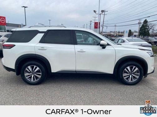 Pearl White Tricoat 2024 Nissan Pathfinder SL 4WD