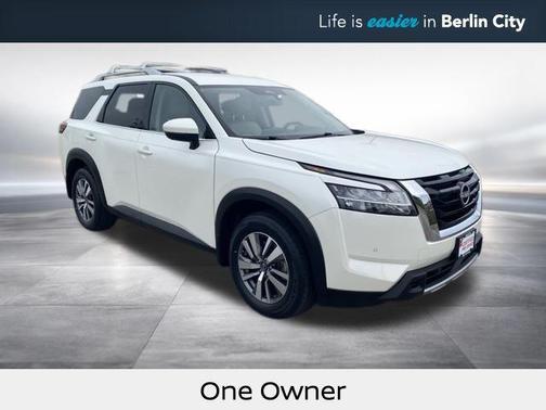 Pearl White Tricoat 2024 Nissan Pathfinder SL 4WD