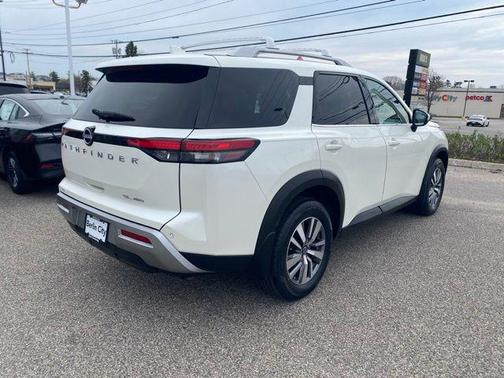 Pearl White Tricoat 2024 Nissan Pathfinder SL 4WD